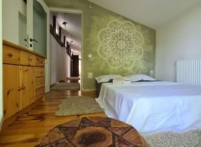 Tatil Evi Mansarda Boema, Gradina De Basm