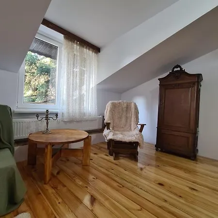 Mansarda Boema, Gradina De Basm