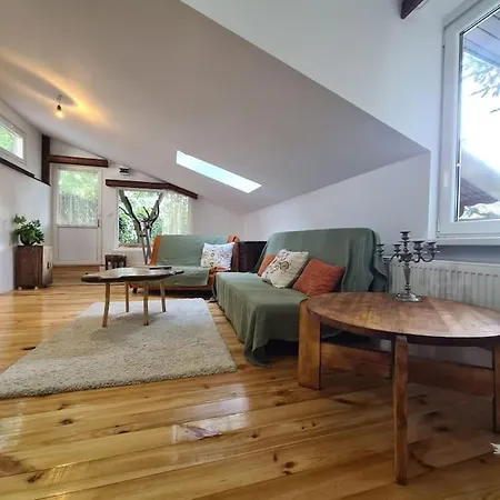 Mansarda Boema, Gradina De Basm * Bukareszt