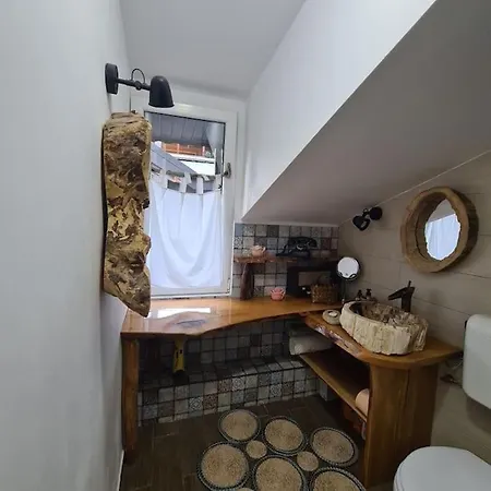 Mansarda Boema, Gradina De Basm