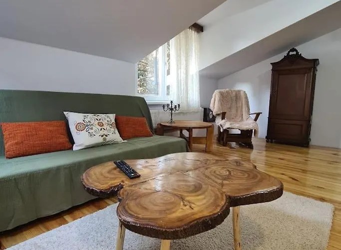 Mansarda Boema, Gradina De Basm Nyaraló