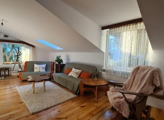 Mansarda Boema, Gradina De Basm Nyaraló