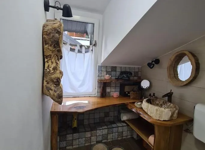 Mansarda Boema, Gradina De Basm